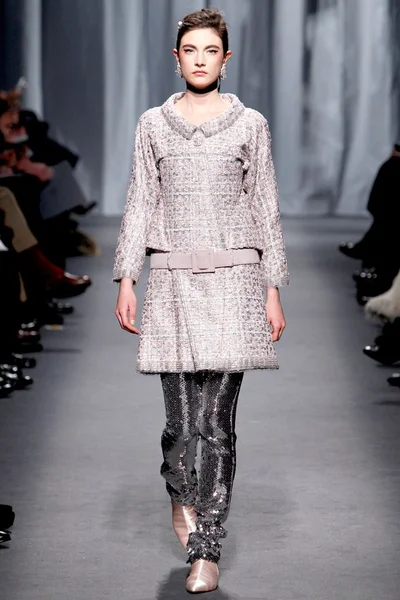 Look 10